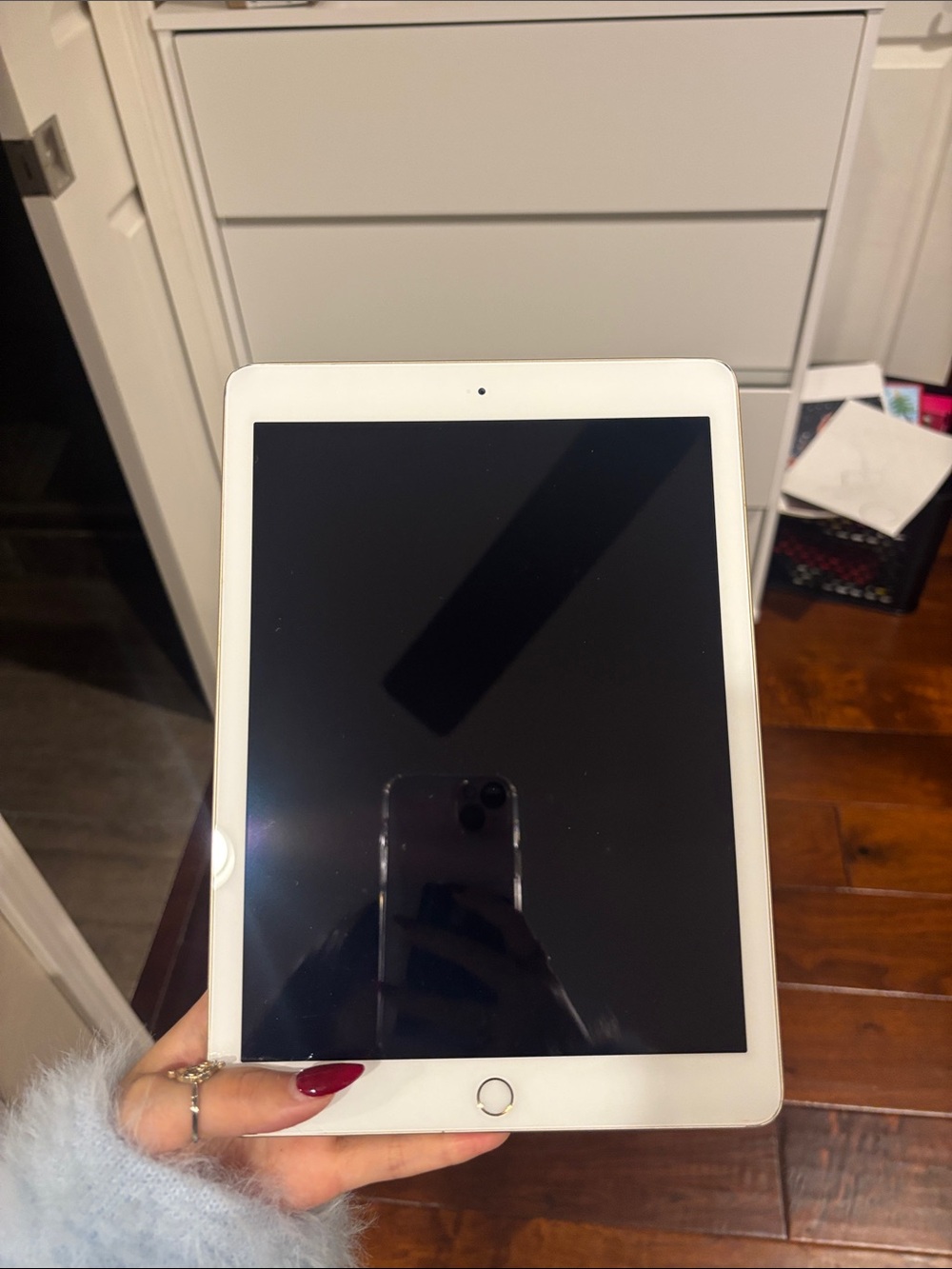 Apple iPad Tablet in White with Gold Back 5th Generation